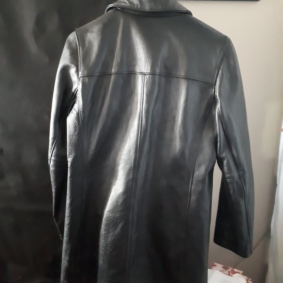 Ladies Leather Jacket by Roots.....3/4 length.....Size 6..... - Picture 3 of 3